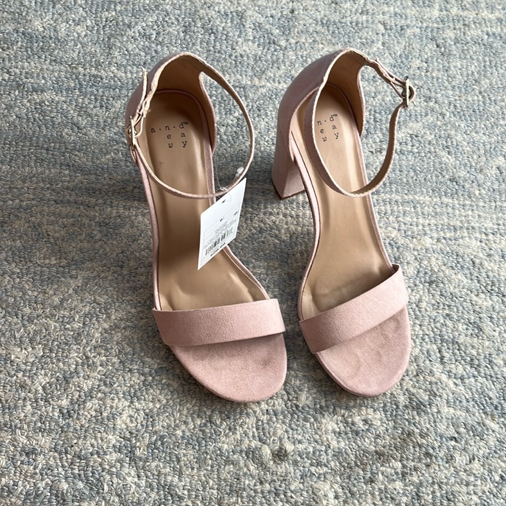 3-3.5 high heels light pink never worn brand new